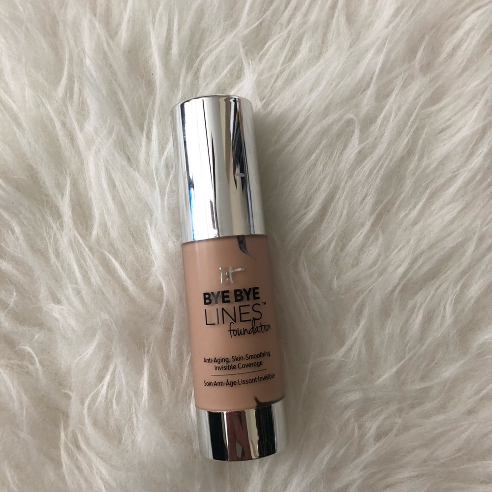 It Cosmetics Bye Bye Lines Foundation in (Medium)